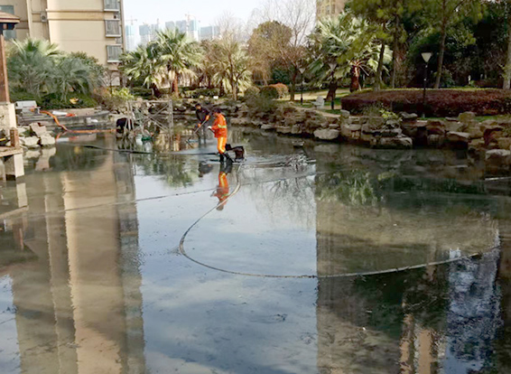 大化景观池淤泥清理