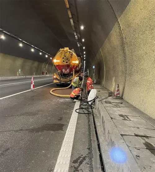 大化隧道排水渠清淤